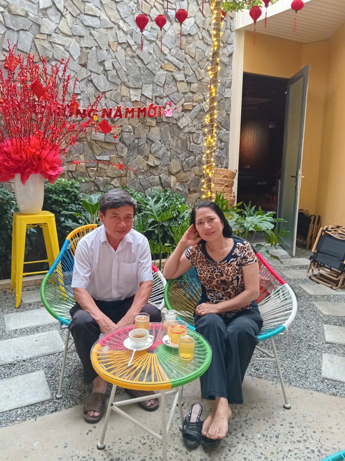 Vợ chồng tác giả uống cà phê cuối tuần Vợ chồng tác giả uống cà phê cuối tuần