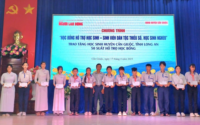 Báo Người Lao Động trao 150 suất hỗ trợ học tập tại 3 huyện ở Long An- Ảnh 22. Báo Người Lao Động trao 150 suất hỗ trợ học tập tại 3 huyện ở Long An- Ảnh 22.