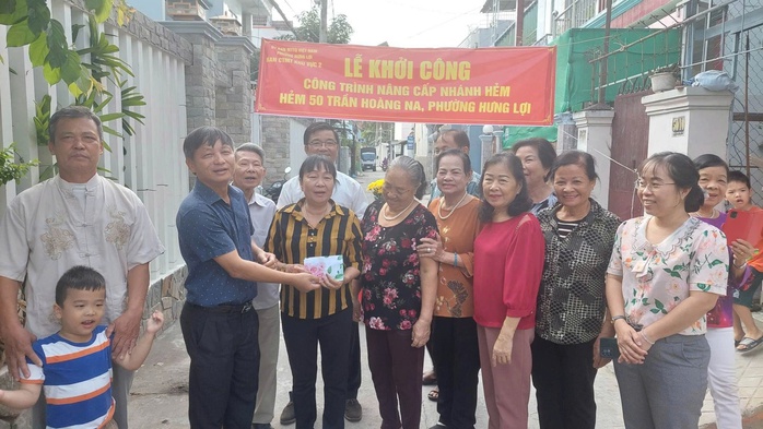 Cuộc thi viết "Lòng tốt quanh ta": Nữ nhà thơ hết mình vì cộng đồng- Ảnh 2. Cuộc thi viết "Lòng tốt quanh ta": Nữ nhà thơ hết mình vì cộng đồng- Ảnh 2.