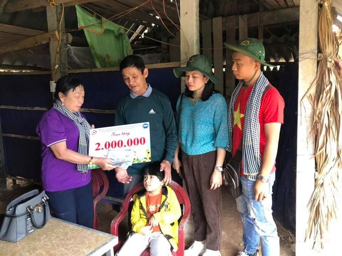 Cuộc thi viết "Lòng tốt quanh ta": Nữ nhà thơ hết mình vì cộng đồng- Ảnh 3. Cuộc thi viết "Lòng tốt quanh ta": Nữ nhà thơ hết mình vì cộng đồng- Ảnh 3.