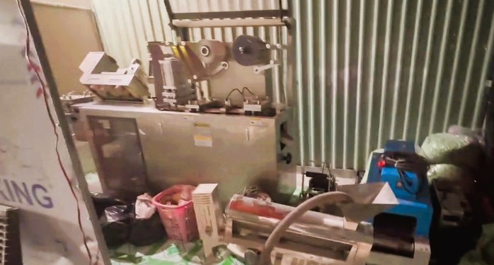 Vụ phá đường dây thuốc giả quy mô toàn quốc: Những hình ảnh ghê người- Ảnh 7. Vụ phá đường dây thuốc giả quy mô toàn quốc: Những hình ảnh ghê người- Ảnh 7.