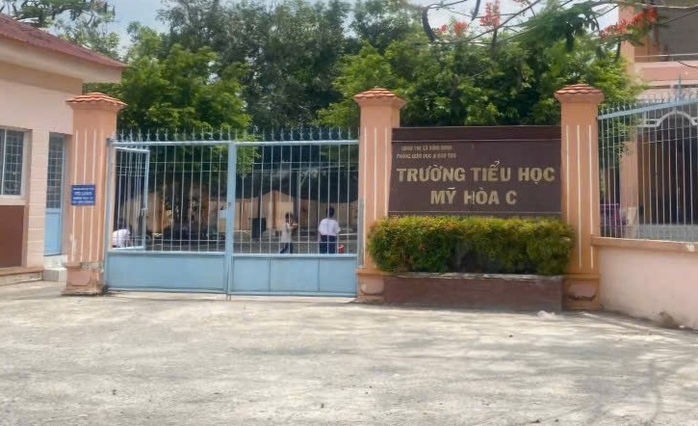Uống trà sữa do người lạ đưa, nhiều học sinh nhập viện- Ảnh 1.