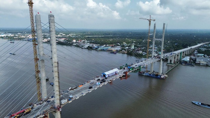 Cầu Rạch Miễu 2 đã hợp long và dự kiến thông xe vào tháng 8-2025. Ảnh: MINH SƠN Cầu Rạch Miễu 2 đã hợp long và dự kiến thông xe vào tháng 8-2025. Ảnh: MINH SƠN