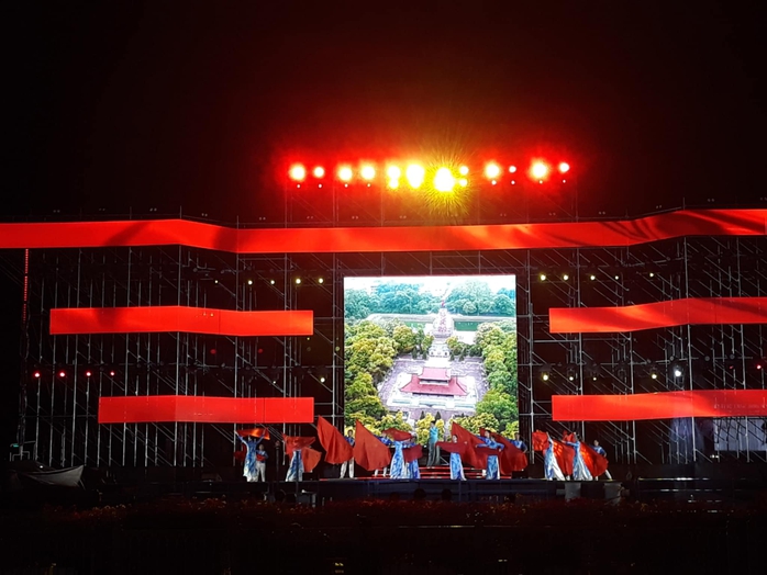 Kyo York, nhóm MTV khuấy động sân khấu- Ảnh 7. Kyo York, nhóm MTV khuấy động sân khấu- Ảnh 7.