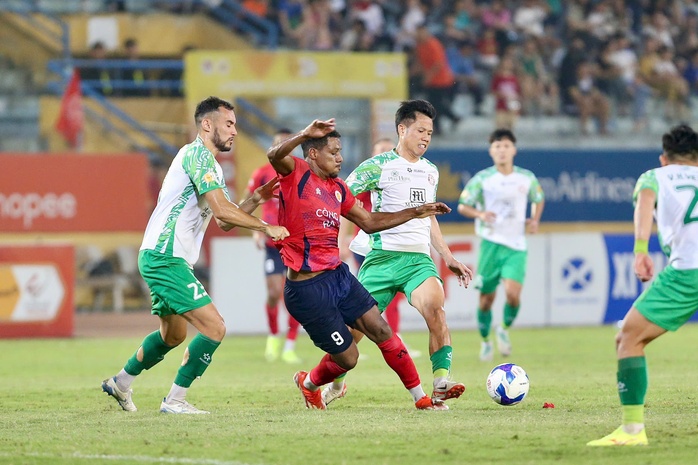 Nguyễn Quang Hải có nguy cơ lỡ hẹn với Man United- Ảnh 1. Nguyễn Quang Hải có nguy cơ lỡ hẹn với Man United- Ảnh 1.