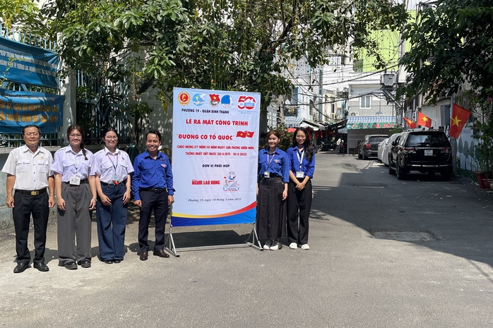 Đỏ thắm đường cờ Tổ quốc tại phường 19 quận Bình Thạnh- Ảnh 2. Đỏ thắm đường cờ Tổ quốc tại phường 19 quận Bình Thạnh- Ảnh 2.