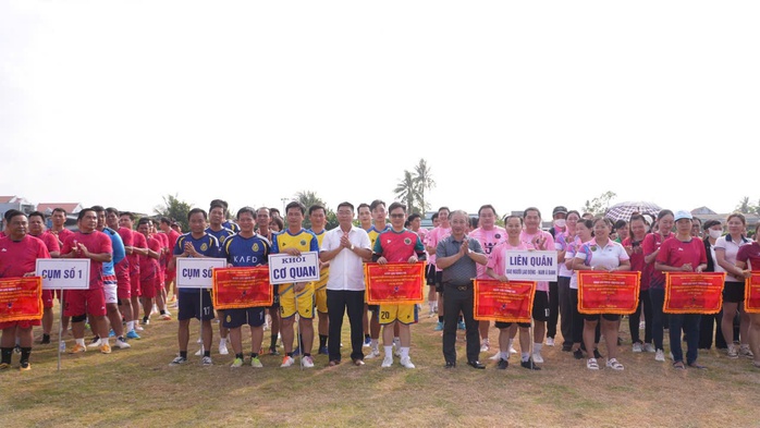 Giao lưu bóng đá, bóng chuyền giữa Báo Người Lao Động với các đơn vị tỉnh Long An- Ảnh 3.