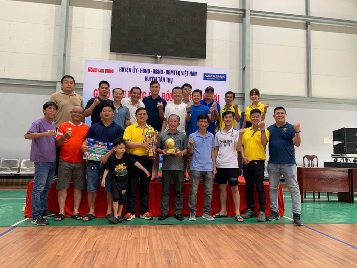 Giao lưu bóng đá, bóng chuyền giữa Báo Người Lao Động với các đơn vị tỉnh Long An- Ảnh 4.
