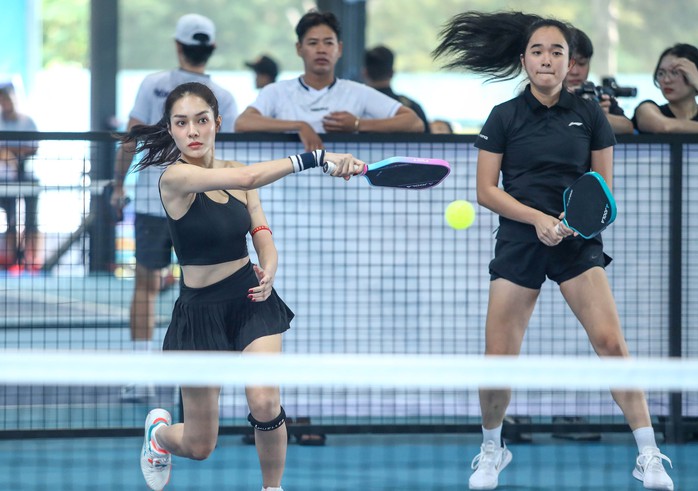 Nóng bỏng các cuộc tranh tài ở Giải Pickleball Báo Phụ nữ TP HCM 2025- Ảnh 3. Nóng bỏng các cuộc tranh tài ở Giải Pickleball Báo Phụ nữ TP HCM 2025- Ảnh 3.