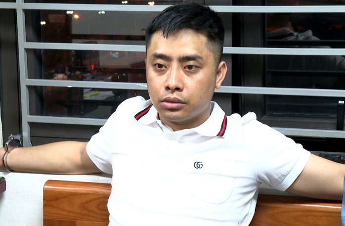 Nghi phạm Bùi Đình Khánh bị bắt khi đang đi bộ trên đường- Ảnh 1. Nghi phạm Bùi Đình Khánh bị bắt khi đang đi bộ trên đường- Ảnh 1.