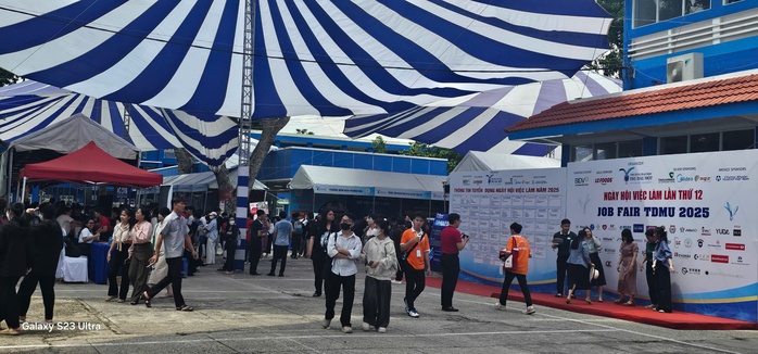 Hơn 1.000 vị trí việc làm "chào mời" sinh viên Trường Đại học Thủ Dầu Một- Ảnh 6. Hơn 1.000 vị trí việc làm "chào mời" sinh viên Trường Đại học Thủ Dầu Một- Ảnh 6.