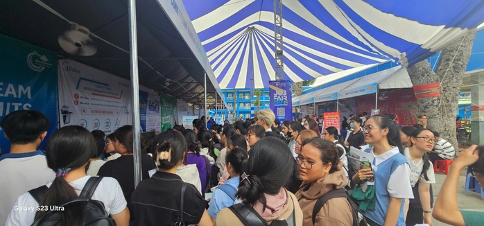 Hơn 1.000 vị trí việc làm "chào mời" sinh viên Trường Đại học Thủ Dầu Một- Ảnh 1. Hơn 1.000 vị trí việc làm "chào mời" sinh viên Trường Đại học Thủ Dầu Một- Ảnh 1.