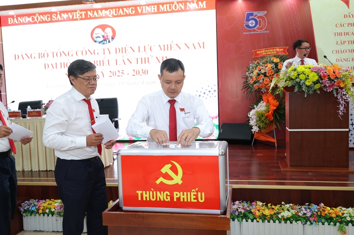 Ông Lê Văn Trang tiếp tục được tín nhiệm giữ chức Bí thư Đảng ủy EVNSPC- Ảnh 6. Ông Lê Văn Trang tiếp tục được tín nhiệm giữ chức Bí thư Đảng ủy EVNSPC- Ảnh 6.