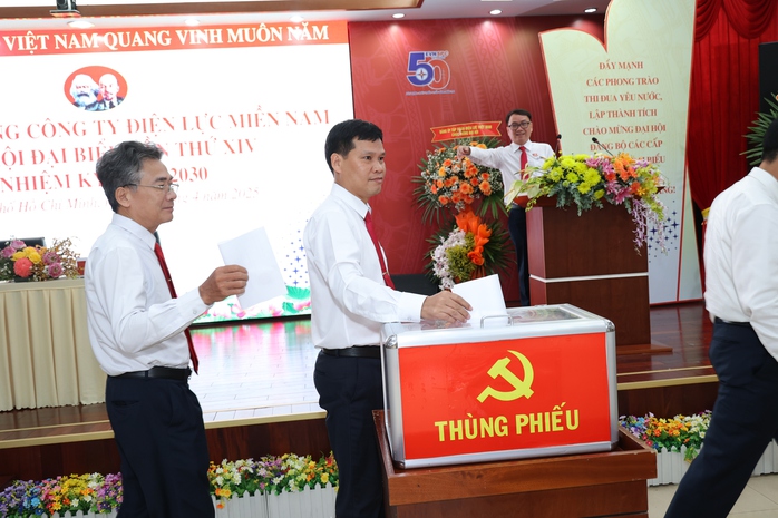 Ông Lê Văn Trang tiếp tục được tín nhiệm giữ chức Bí thư Đảng ủy EVNSPC- Ảnh 7. Ông Lê Văn Trang tiếp tục được tín nhiệm giữ chức Bí thư Đảng ủy EVNSPC- Ảnh 7.