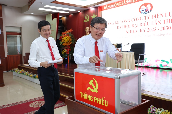 Ông Lê Văn Trang tiếp tục được tín nhiệm giữ chức Bí thư Đảng ủy EVNSPC- Ảnh 8. Ông Lê Văn Trang tiếp tục được tín nhiệm giữ chức Bí thư Đảng ủy EVNSPC- Ảnh 8.