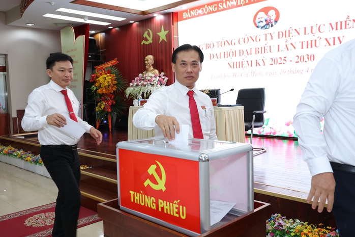 Ông Lê Văn Trang tiếp tục được tín nhiệm giữ chức Bí thư Đảng ủy EVNSPC- Ảnh 9. Ông Lê Văn Trang tiếp tục được tín nhiệm giữ chức Bí thư Đảng ủy EVNSPC- Ảnh 9.