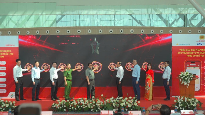 Thủ tướng Chính phủ: Nghiên cứu để khách đi máy bay không cần giấy tờ trên cả nước- Ảnh 1.