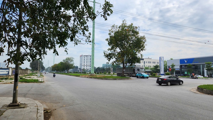 Nghi phạm Bùi Đình Khánh bị bắt khi đang đi bộ trên đường- Ảnh 2. Nghi phạm Bùi Đình Khánh bị bắt khi đang đi bộ trên đường- Ảnh 2.