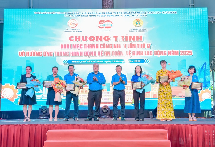 Công nhân sẽ đối thoại trực tiếp với chính quyền và người sử dụng lao động- Ảnh 6. Công nhân sẽ đối thoại trực tiếp với chính quyền và người sử dụng lao động- Ảnh 6.