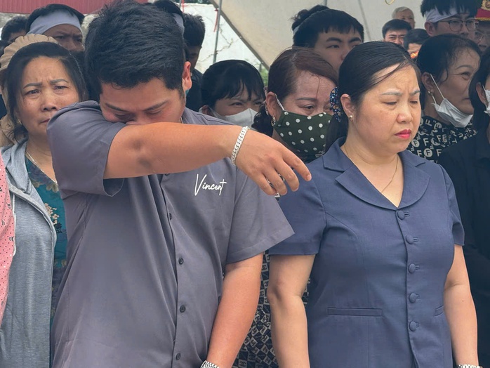 Nghẹn ngào tiễn đưa Thiếu tá Nguyễn Đăng Khải về đất mẹ- Ảnh 4.