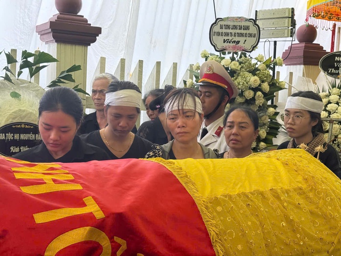 Nghẹn ngào tiễn đưa Thiếu tá Nguyễn Đăng Khải về đất mẹ- Ảnh 5.