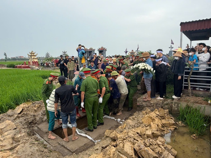 Nghẹn ngào tiễn đưa Thiếu tá Nguyễn Đăng Khải về đất mẹ- Ảnh 7.