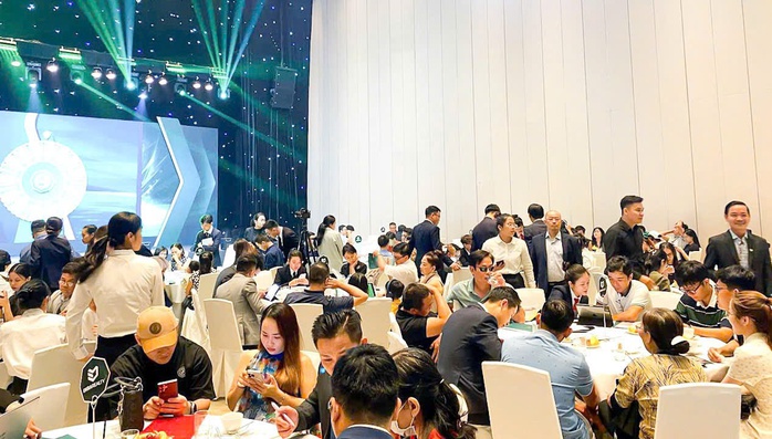 Sau thông tin hợp nhất các tỉnh, thành, nhiều nhà đầu tư "nín thở" quan sát diễn biến, song số khác lại quyết định "đón đầu" cơ hội Sau thông tin hợp nhất các tỉnh, thành, nhiều nhà đầu tư "nín thở" quan sát diễn biến, song số khác lại quyết định "đón đầu" cơ hội
