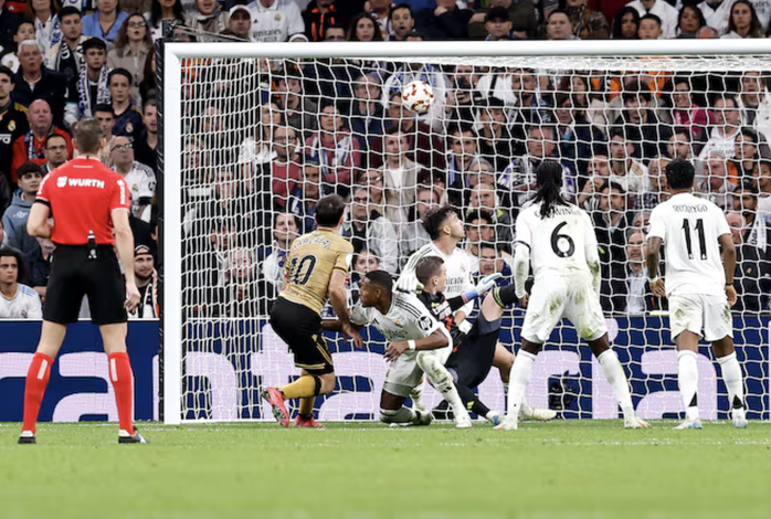 Thắng nghẹt thở bán kết Cúp Nhà vua, Real Madrid tiếp tục mơ "cú ăn ba"- Ảnh 4. Thắng nghẹt thở bán kết Cúp Nhà vua, Real Madrid tiếp tục mơ "cú ăn ba"- Ảnh 4.