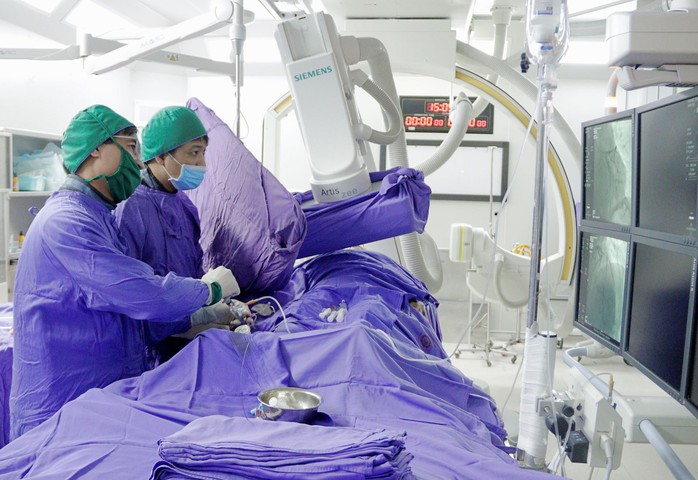 Liên tiếp cứu 3 bệnh nhân khỏi "lưỡi hái tử thần"- Ảnh 2. Liên tiếp cứu 3 bệnh nhân khỏi "lưỡi hái tử thần"- Ảnh 2.