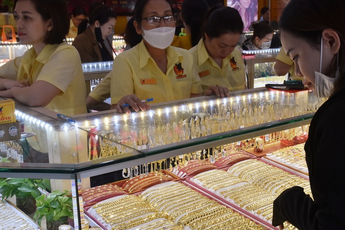 Giá vàng hôm nay 3-4: Tăng mạnh trở lại- Ảnh 1. Giá vàng hôm nay 3-4: Tăng mạnh trở lại- Ảnh 1.