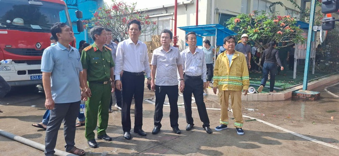 VIDEO: Cận cảnh hiện trường vụ cháy lớn ở Tiền Giang- Ảnh 6. VIDEO: Cận cảnh hiện trường vụ cháy lớn ở Tiền Giang- Ảnh 6.