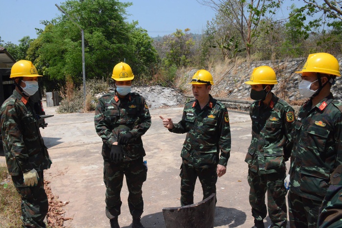 VIDEO: Đoàn cứu hộ Việt Nam phối hợp giải cứu nạn nhân còn sống sau động đất Myanmar- Ảnh 2. VIDEO: Đoàn cứu hộ Việt Nam phối hợp giải cứu nạn nhân còn sống sau động đất Myanmar- Ảnh 2.