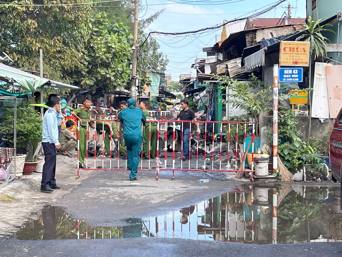 Bố trí chỗ ở cho gia đình có 3 người thiệt mạng do cháy ở Xóm Củi- Ảnh 2. Bố trí chỗ ở cho gia đình có 3 người thiệt mạng do cháy ở Xóm Củi- Ảnh 2.