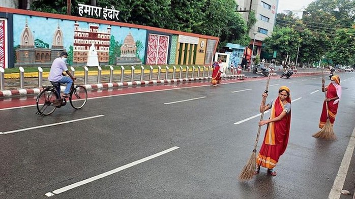 TP Indore, bang Madhya Pradesh - Ấn Độ tổ chức được đội ngũ dọn dẹp đường phố quy mô lớn. Ảnh: INDIA TODAY TP Indore, bang Madhya Pradesh - Ấn Độ tổ chức được đội ngũ dọn dẹp đường phố quy mô lớn. Ảnh: INDIA TODAY