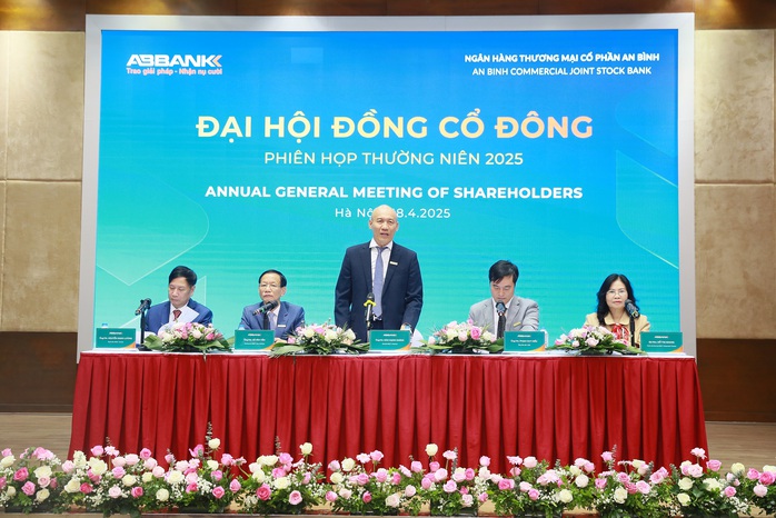 Chủ tịch HĐQT ABBANK - ông Đào Mạnh Kháng cùng đoàn chủ toạ khai mạc Đại hội Cổ đông ABBANK 2025 Chủ tịch HĐQT ABBANK - ông Đào Mạnh Kháng cùng đoàn chủ toạ khai mạc Đại hội Cổ đông ABBANK 2025