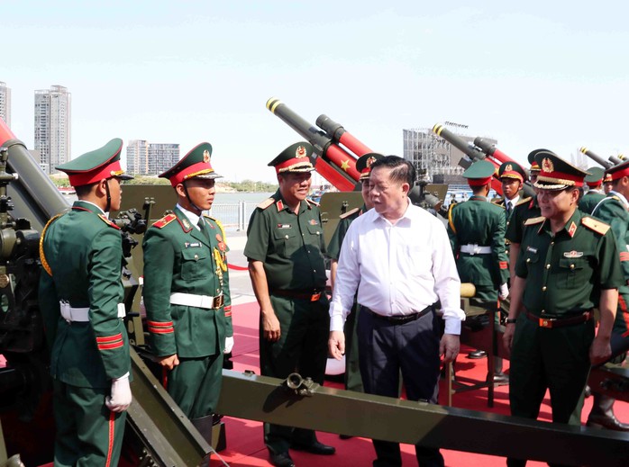Động viên lực lượng tham gia diễu binh, diễu hành- Ảnh 1. Động viên lực lượng tham gia diễu binh, diễu hành- Ảnh 1.