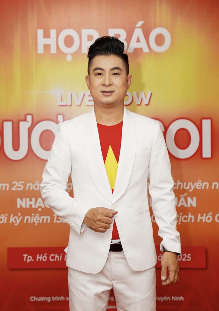 Ca sĩ Lê Anh Tuấn với chương trình nghệ thuật "Ánh dương soi sáng"- Ảnh 2. Ca sĩ Lê Anh Tuấn với chương trình nghệ thuật "Ánh dương soi sáng"- Ảnh 2.