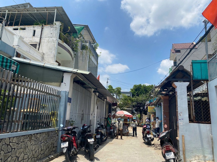 TP HCM: Sập tường căn nhà trên đường Trường Chinh, 1 người tử vong tại chỗ- Ảnh 1. TP HCM: Sập tường căn nhà trên đường Trường Chinh, 1 người tử vong tại chỗ- Ảnh 1.
