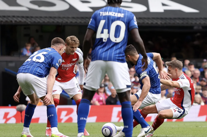 Arsenal đại thắng Ipswich Town, ngăn Liverpool vô địch sớm- Ảnh 1. Arsenal đại thắng Ipswich Town, ngăn Liverpool vô địch sớm- Ảnh 1.