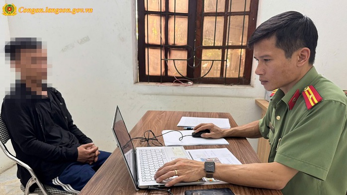 Phẫn nộ với bình luận vô cảm về sự hy sinh của Thiếu tá Nguyễn Đăng Khải khi bắt tội phạm ma túy- Ảnh 1. Phẫn nộ với bình luận vô cảm về sự hy sinh của Thiếu tá Nguyễn Đăng Khải khi bắt tội phạm ma túy- Ảnh 1.