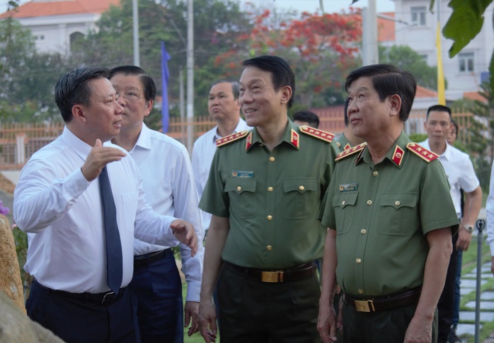 Hình ảnh Bộ trưởng Bộ Công an Lương Tam Quang dự chương trình quan trọng ở Tây Ninh- Ảnh 5. Hình ảnh Bộ trưởng Bộ Công an Lương Tam Quang dự chương trình quan trọng ở Tây Ninh- Ảnh 5.