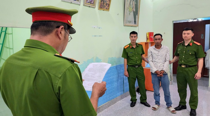 Bắt đối tượng dùng rựa chặn xe, cướp tài sản lúc rạng sáng- Ảnh 1.