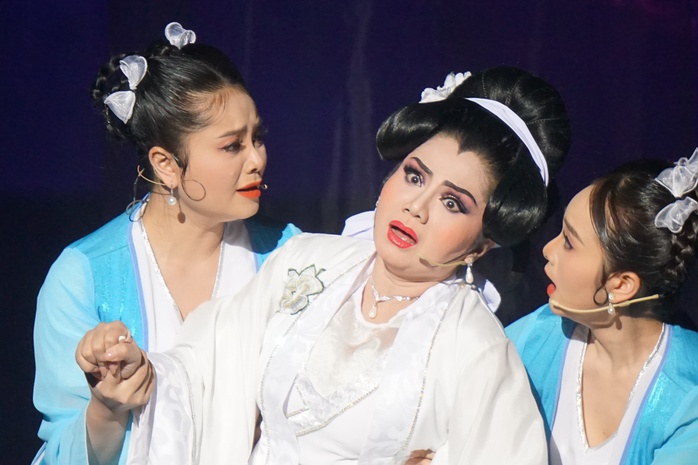 "Câu thơ yên ngựa" phiên bản mới làm nức lòng người hâm mộ cải lương- Ảnh 3. "Câu thơ yên ngựa" phiên bản mới làm nức lòng người hâm mộ cải lương- Ảnh 3.