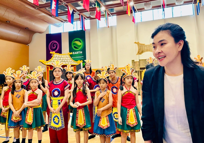Dạt dào cảm xúc với vở nhạc kịch Anh ngữ- Ảnh 1. Dạt dào cảm xúc với vở nhạc kịch Anh ngữ- Ảnh 1.