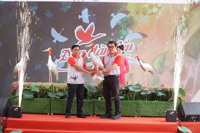 Tỉnh Đồng Tháp cam kết mạnh mẽ về bảo tồn sếu đầu đỏ- Ảnh 4. Tỉnh Đồng Tháp cam kết mạnh mẽ về bảo tồn sếu đầu đỏ- Ảnh 4.