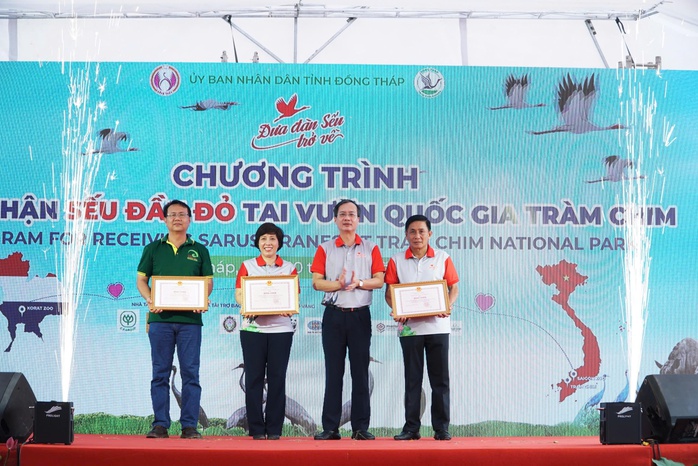 Tỉnh Đồng Tháp cam kết mạnh mẽ về bảo tồn sếu đầu đỏ- Ảnh 6. Tỉnh Đồng Tháp cam kết mạnh mẽ về bảo tồn sếu đầu đỏ- Ảnh 6.