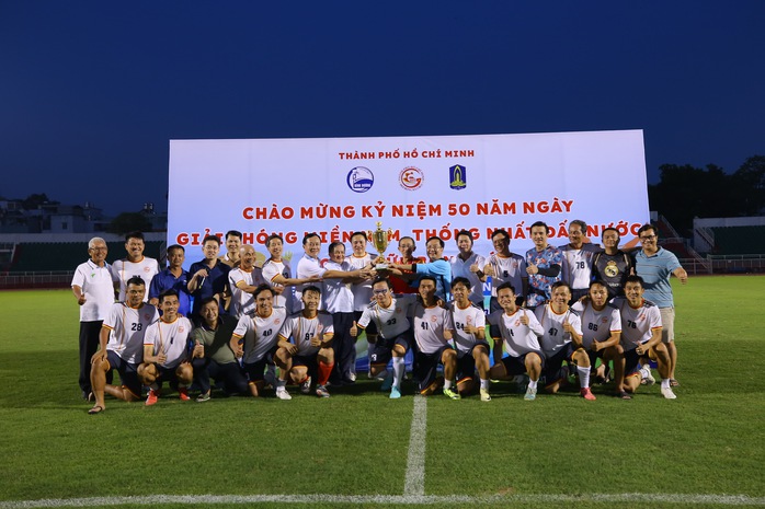 Giao hữu bóng đá gắn kết cán bộ, công chức TP HCM, Bình Dương, Bà Rịa - Vũng Tàu- Ảnh 12. Giao hữu bóng đá gắn kết cán bộ, công chức TP HCM, Bình Dương, Bà Rịa - Vũng Tàu- Ảnh 12.