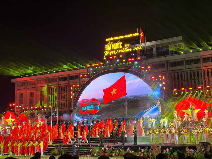 Chương trình nghệ thuật "Đất nước trọn niềm vui":
Ấn tượng, hoành tráng- Ảnh 12. Chương trình nghệ thuật "Đất nước trọn niềm vui":
Ấn tượng, hoành tráng- Ảnh 12.