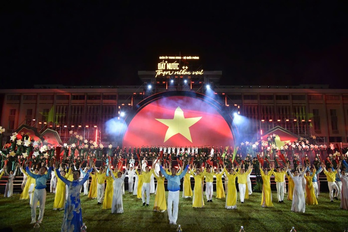 Chương trình nghệ thuật "Đất nước trọn niềm vui":
Ấn tượng, hoành tráng- Ảnh 6. Chương trình nghệ thuật "Đất nước trọn niềm vui":
Ấn tượng, hoành tráng- Ảnh 6.