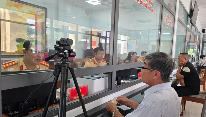 CLIP: CSGT Đà Nẵng dời điểm cấp đổi GPLX, rút ngắn thời gian chờ- Ảnh 1.
